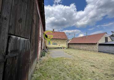 venkovské stavení s pozemkem - Záryby, Praha východ